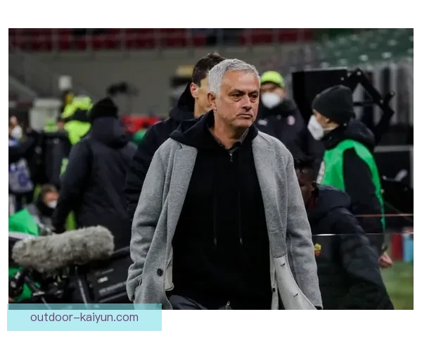 穆里尼奥中场构建状态回暖，战术调整备受关注